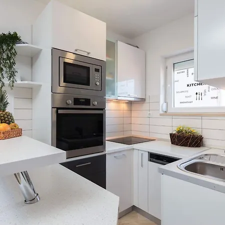 Premium Two-bedroom Apartment *